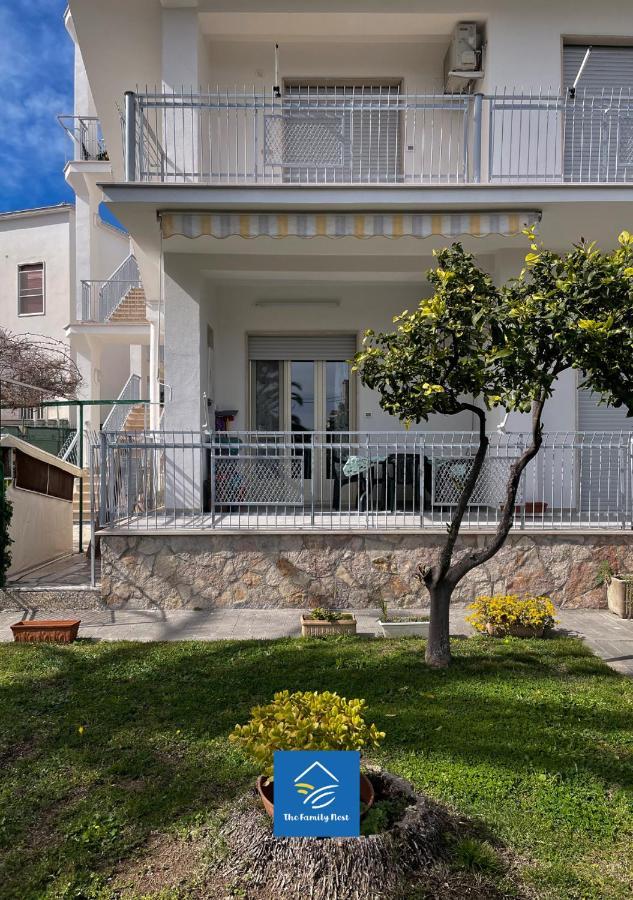 The Family Nest - Casa Eva Apartment Манфредония Екстериор снимка