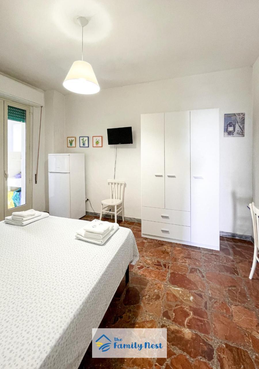 The Family Nest - Casa Eva Apartment Манфредония Стая снимка