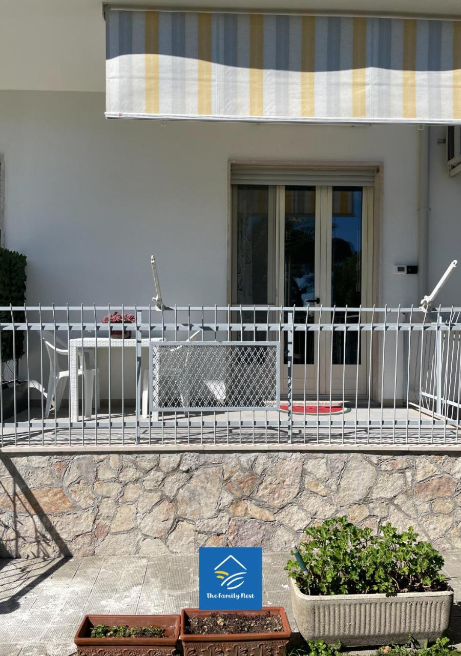 The Family Nest - Casa Eva Apartment Манфредония Стая снимка